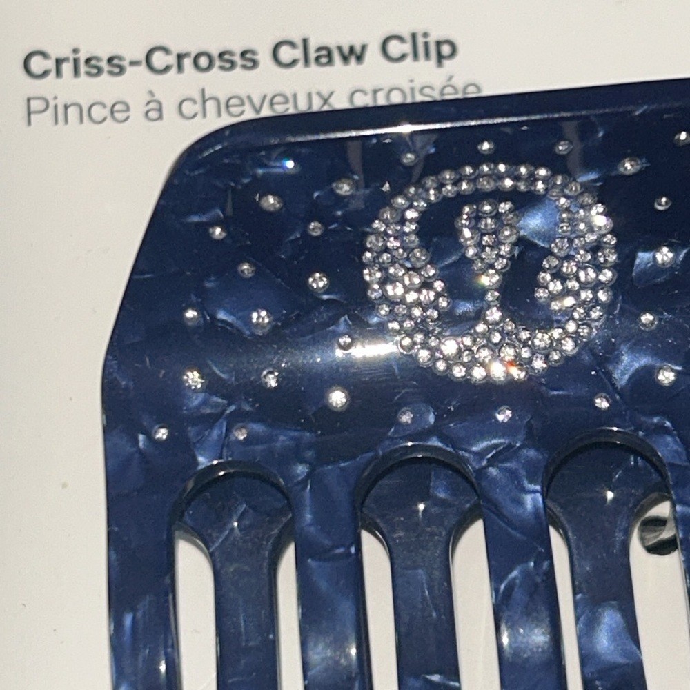 NWT Lululemon Criss-Cross Claw Clip *Rhinestones
Hero Blue / Gatsby Blue - Picture 5 of 6
